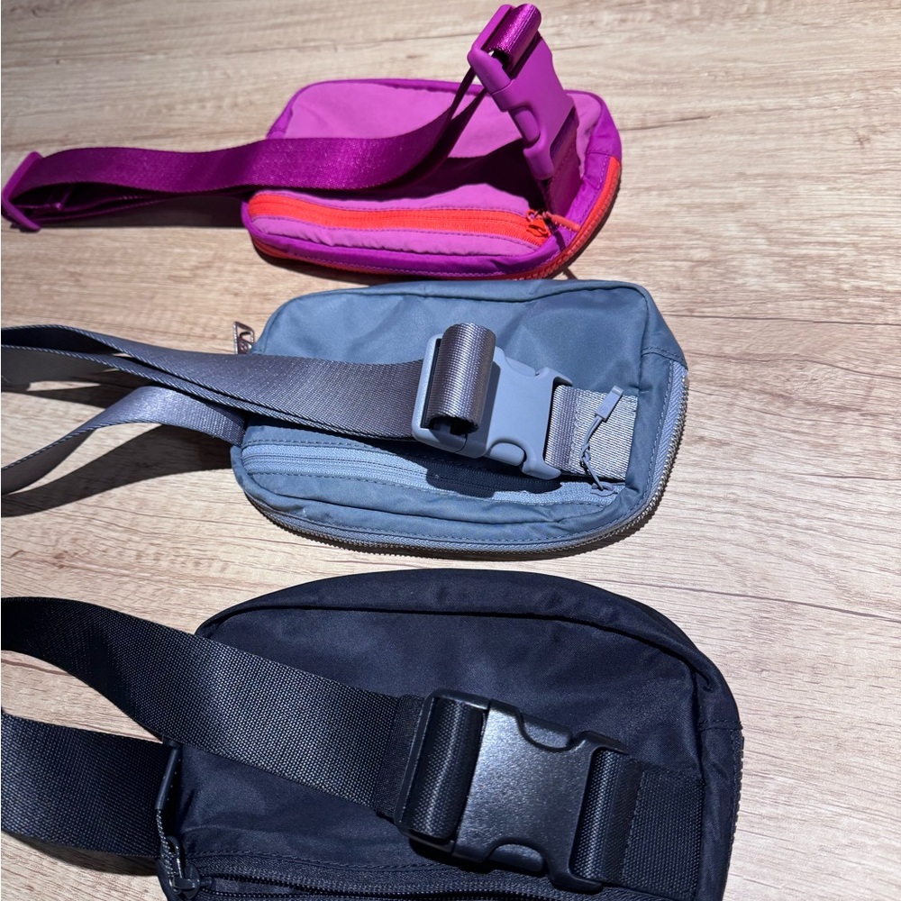 3 lululemonn bags (pink with oranges, grey and black)
1L size
